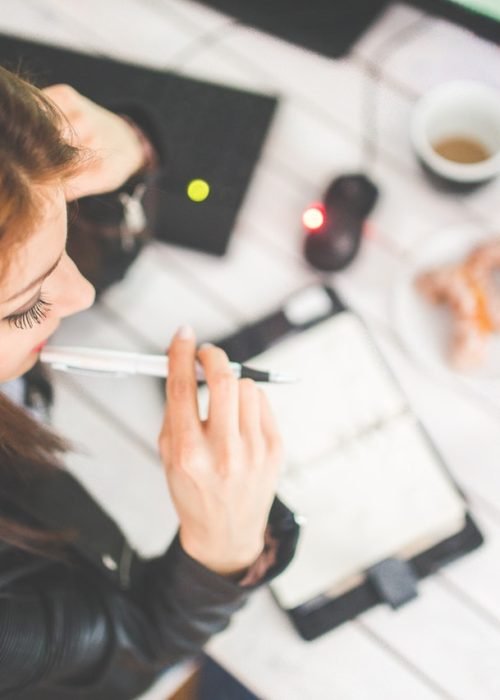 woman-hand-desk-office.jpg woman-hand-desk-office.jpg